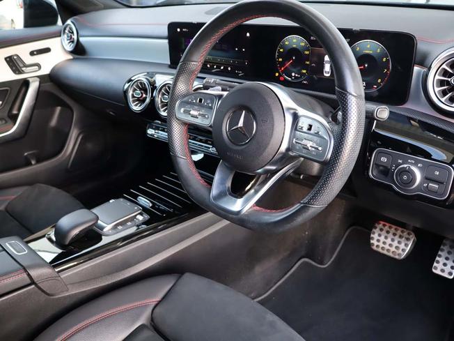 MERCEDES-BENZ CLA Class Photo 10