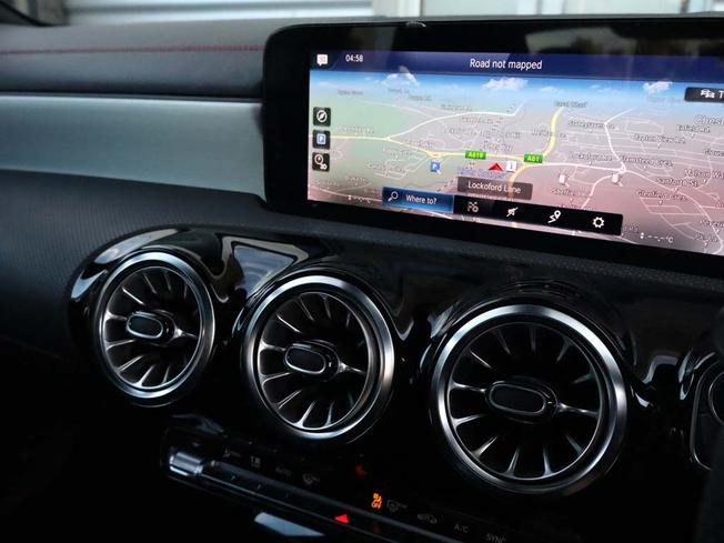 MERCEDES-BENZ CLA Class Photo 12