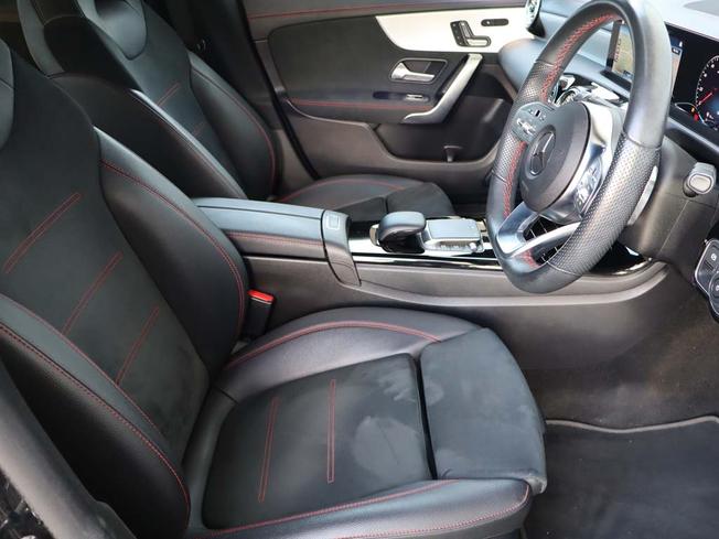 MERCEDES-BENZ CLA Class Photo 21