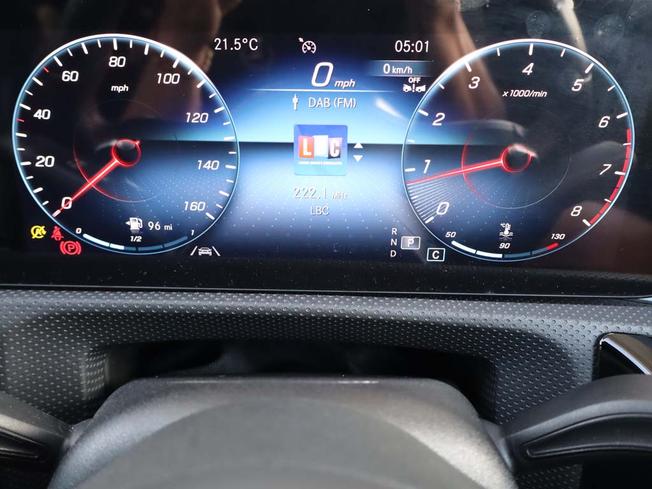 MERCEDES-BENZ CLA Class Photo 31