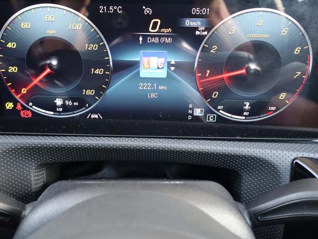 MERCEDES-BENZ CLA Class Photo 32