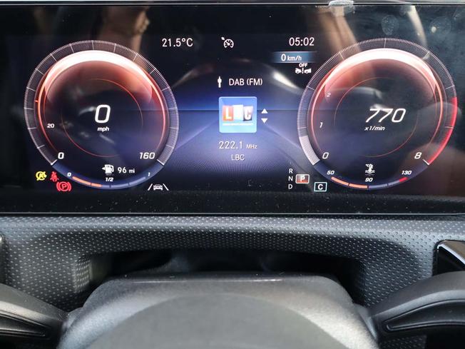 MERCEDES-BENZ CLA Class Photo 33