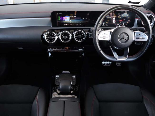 MERCEDES-BENZ CLA Class Photo 5