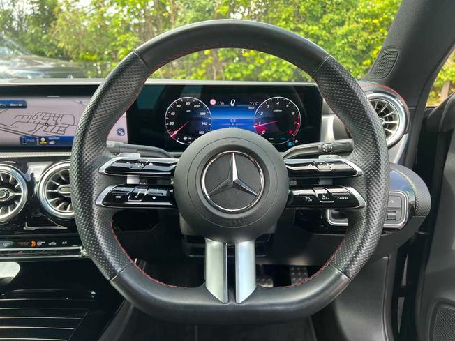 MERCEDES-BENZ CLA Class Photo 25