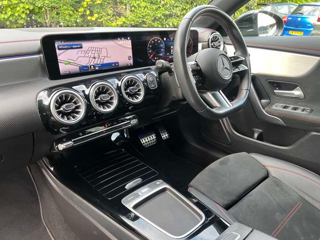 MERCEDES-BENZ CLA Class Photo 3