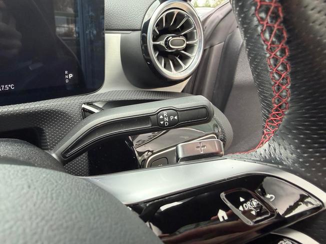 MERCEDES-BENZ CLA Class Photo 25