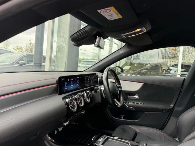MERCEDES-BENZ CLA Class Photo 3