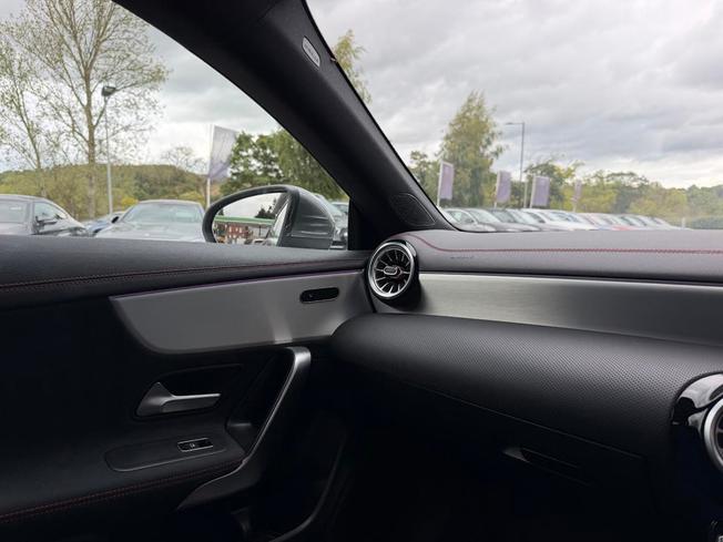 MERCEDES-BENZ CLA Class Photo 30