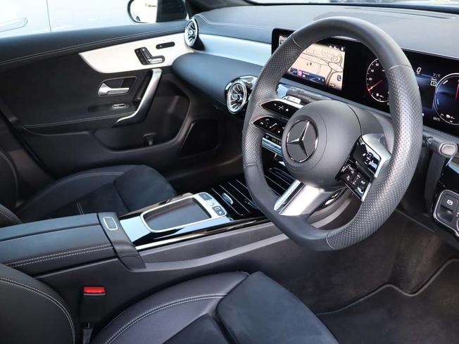 MERCEDES-BENZ CLA Class Photo 17