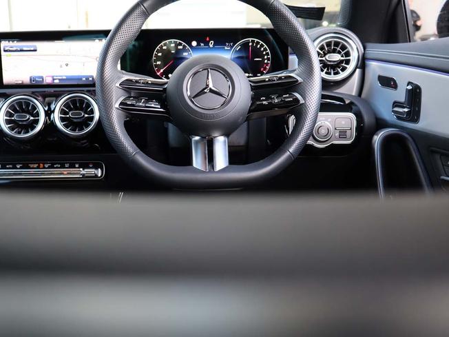 MERCEDES-BENZ CLA Class Photo 18