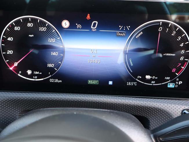 MERCEDES-BENZ CLA Class Photo 4