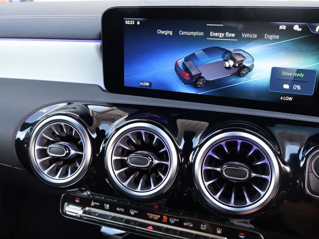 MERCEDES-BENZ CLA Class Photo 42
