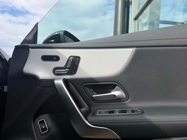 MERCEDES-BENZ CLA Class Photo 20