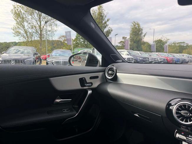 MERCEDES-BENZ CLA Class Photo 30