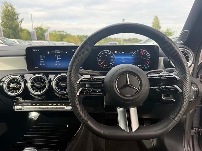 MERCEDES-BENZ CLA Class Photo 4