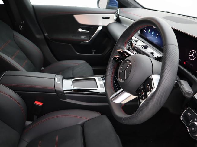 MERCEDES-BENZ CLA Class Photo 15