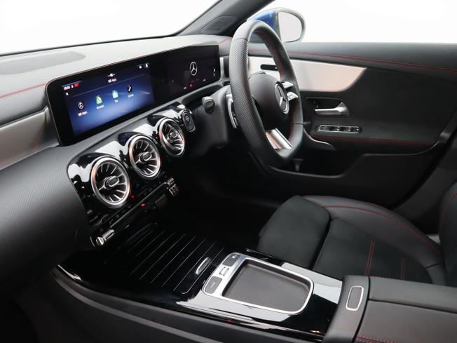 MERCEDES-BENZ CLA Class Photo 19