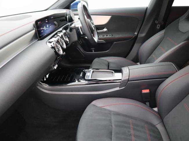 MERCEDES-BENZ CLA Class Photo 21