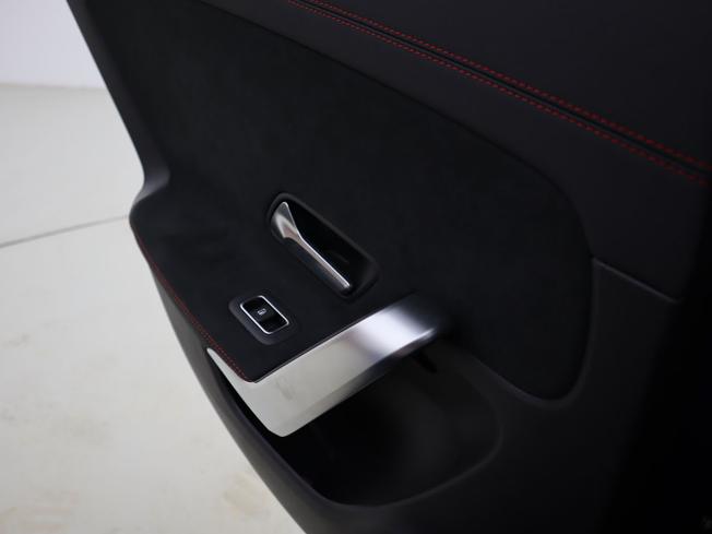 MERCEDES-BENZ CLA Class Photo 24