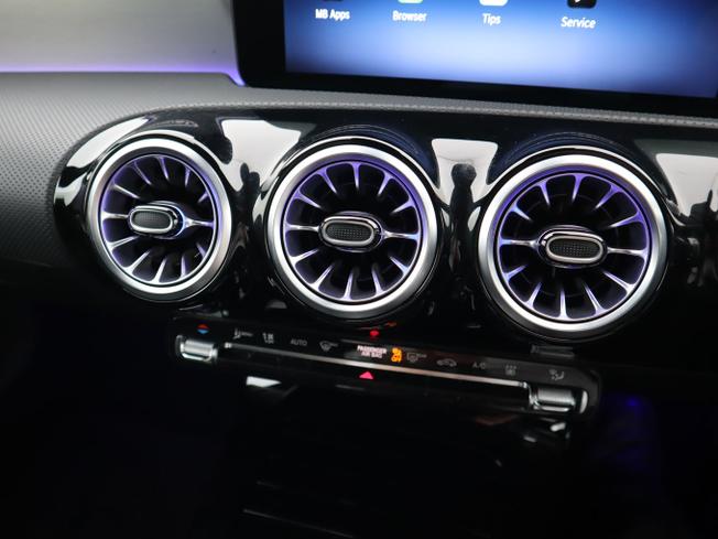 MERCEDES-BENZ CLA Class Photo 28