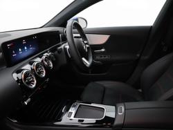 MERCEDES-BENZ CLA Class Photo 3