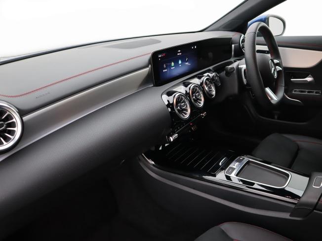 MERCEDES-BENZ CLA Class Photo 5