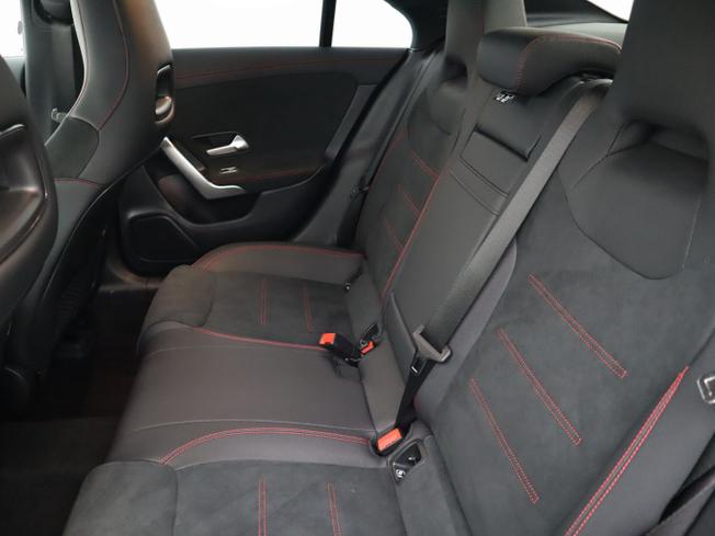 MERCEDES-BENZ CLA Class Photo 8