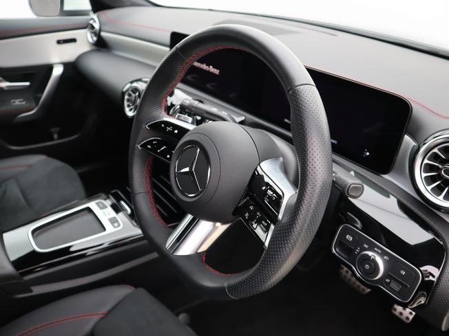 MERCEDES-BENZ CLA Class Photo 12