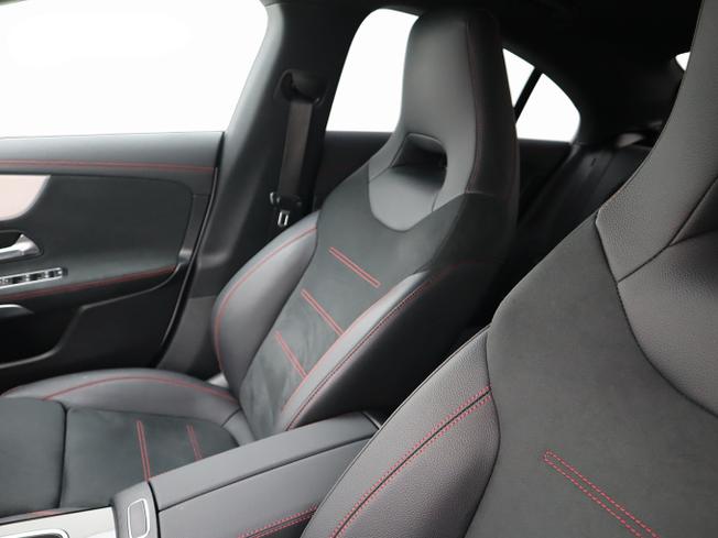 MERCEDES-BENZ CLA Class Photo 19