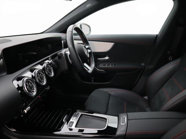 MERCEDES-BENZ CLA Class Photo 20