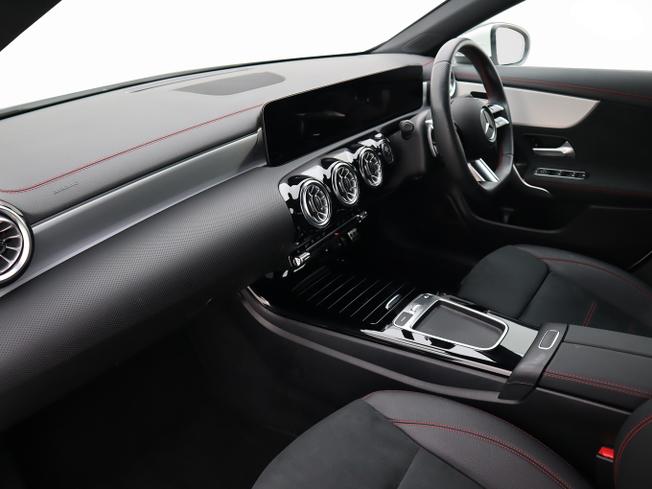 MERCEDES-BENZ CLA Class Photo 21