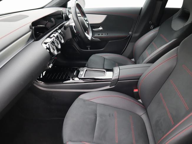 MERCEDES-BENZ CLA Class Photo 22