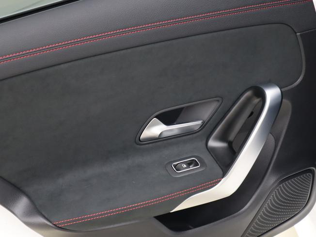 MERCEDES-BENZ CLA Class Photo 24
