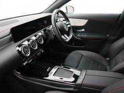 MERCEDES-BENZ CLA Class Photo 3