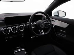 MERCEDES-BENZ CLA Class Photo 5