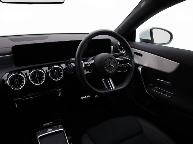 MERCEDES-BENZ CLA Class Photo 5