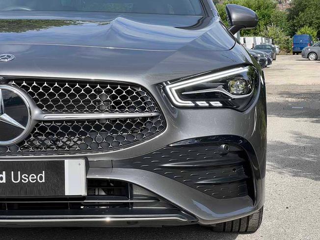 MERCEDES-BENZ CLA Class Photo 18