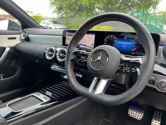 MERCEDES-BENZ CLA Class Photo 20