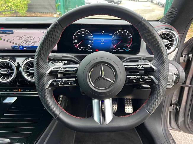 MERCEDES-BENZ CLA Class Photo 23