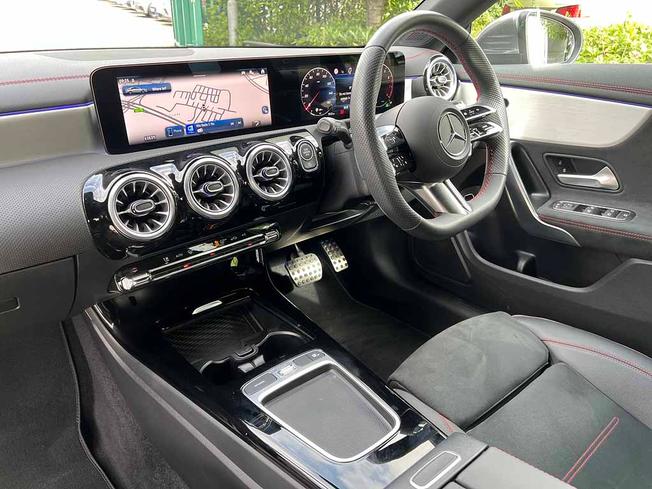 MERCEDES-BENZ CLA Class Photo 3