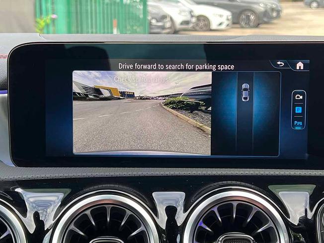 MERCEDES-BENZ CLA Class Photo 31