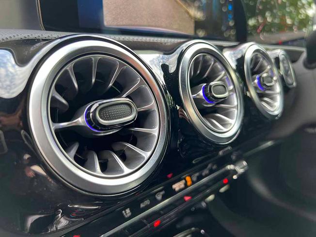 MERCEDES-BENZ CLA Class Photo 38