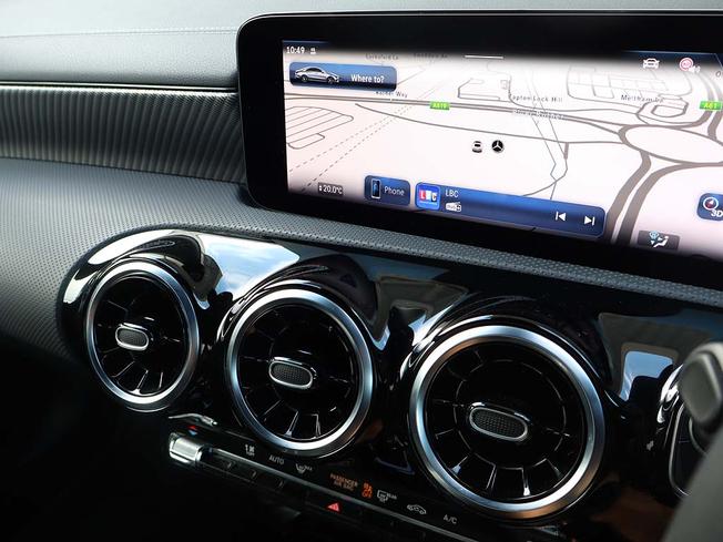 MERCEDES-BENZ CLA Class Photo 15