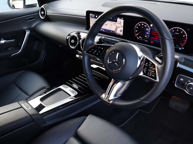 MERCEDES-BENZ CLA Class Photo 16