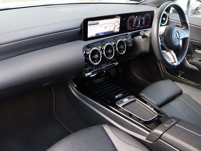 MERCEDES-BENZ CLA Class Photo 3