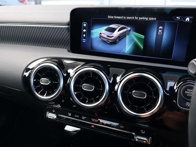 MERCEDES-BENZ CLA Class Photo 47