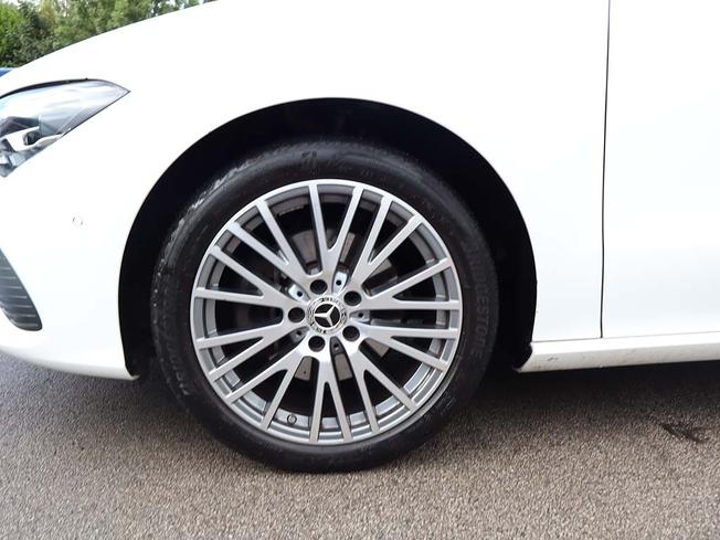 MERCEDES-BENZ CLA Class Photo 6