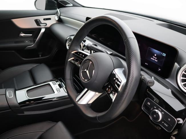 MERCEDES-BENZ CLA Class Photo 11