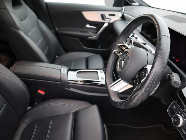 MERCEDES-BENZ CLA Class Photo 13