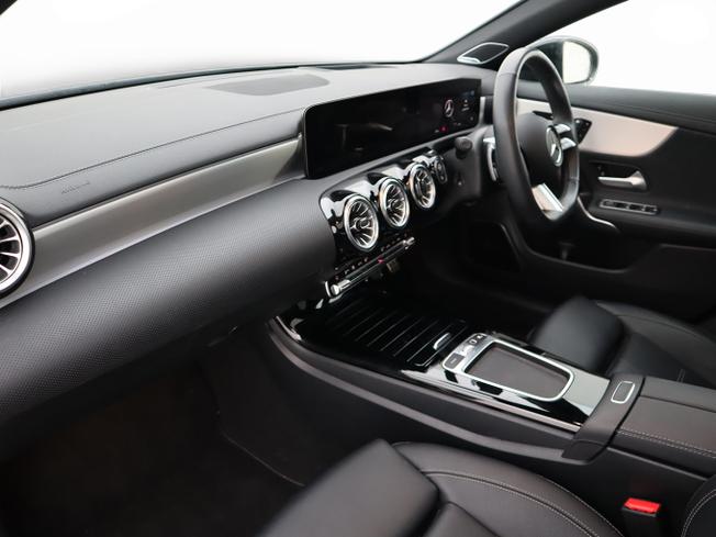MERCEDES-BENZ CLA Class Photo 19